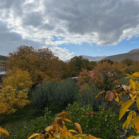 Zove Rural Cottage With Garden Views K'arashamb Exterior photo