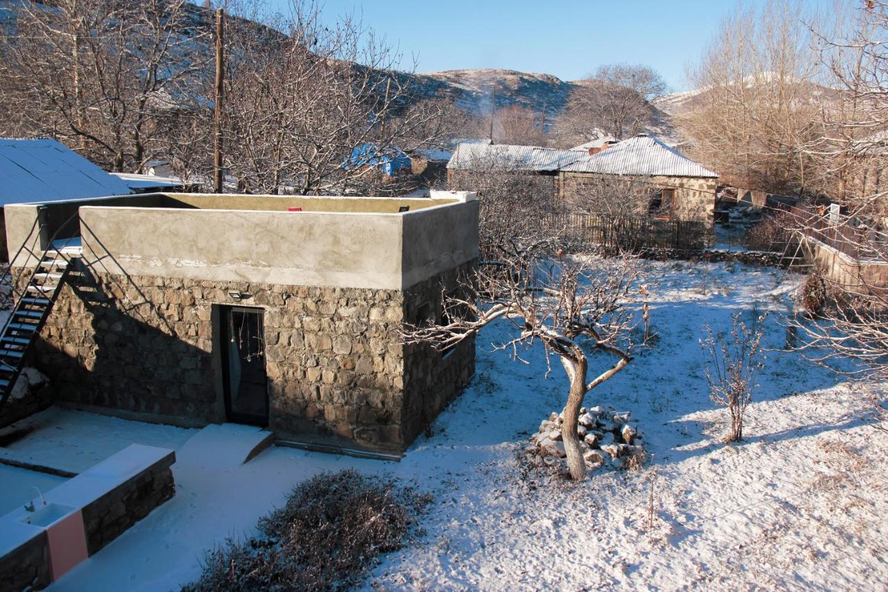 Zove Rural Cottage With Garden Views K'arashamb Exterior photo