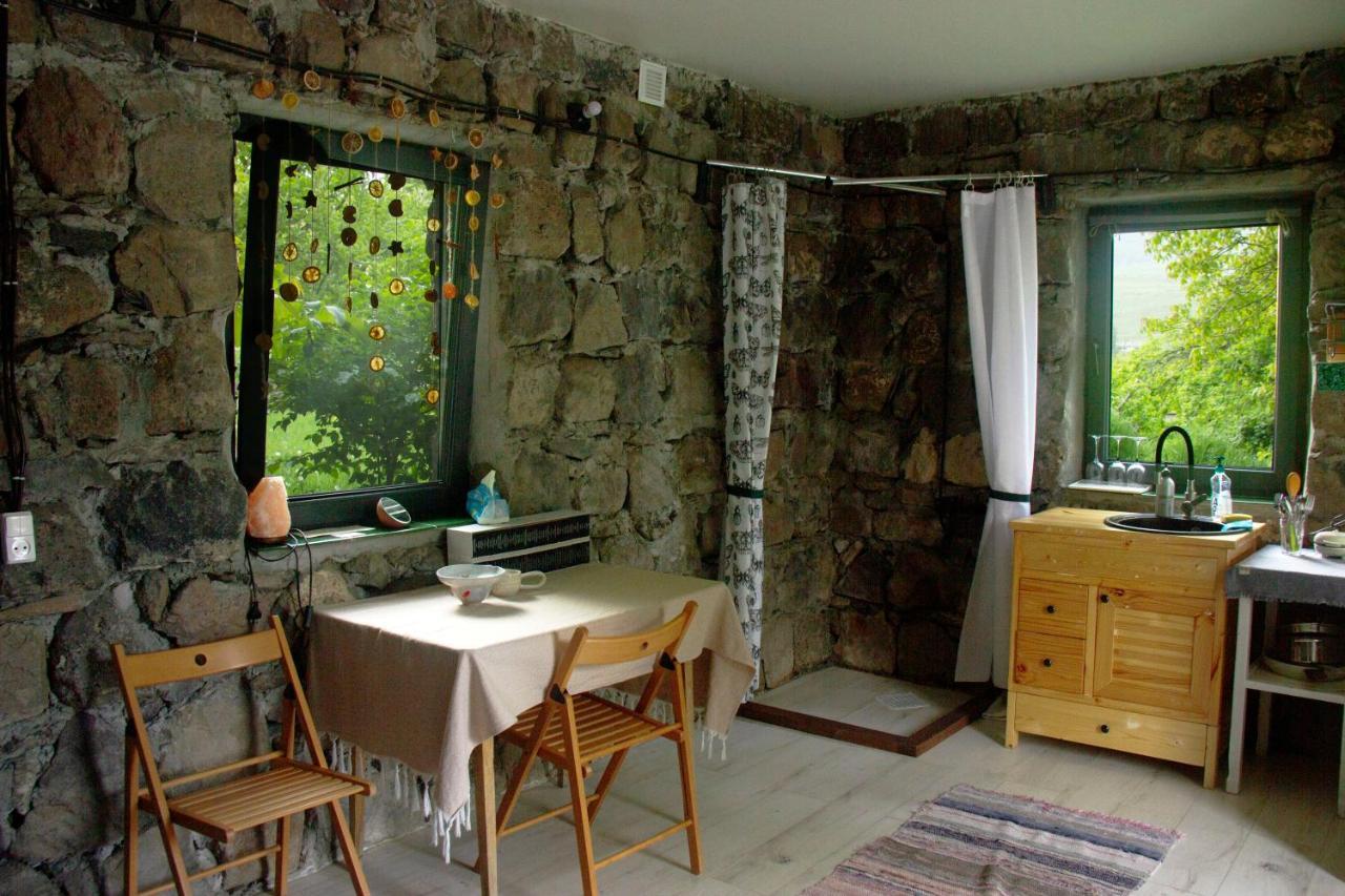 Zove Rural Cottage With Garden Views K'arashamb Exterior photo
