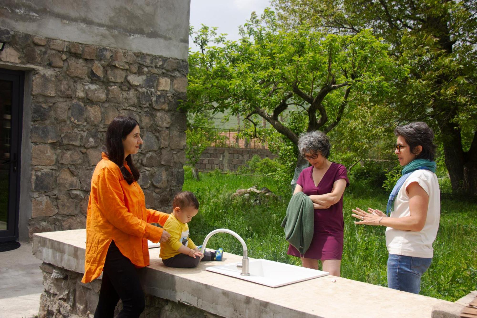 Zove Rural Cottage With Garden Views K'arashamb Exterior photo