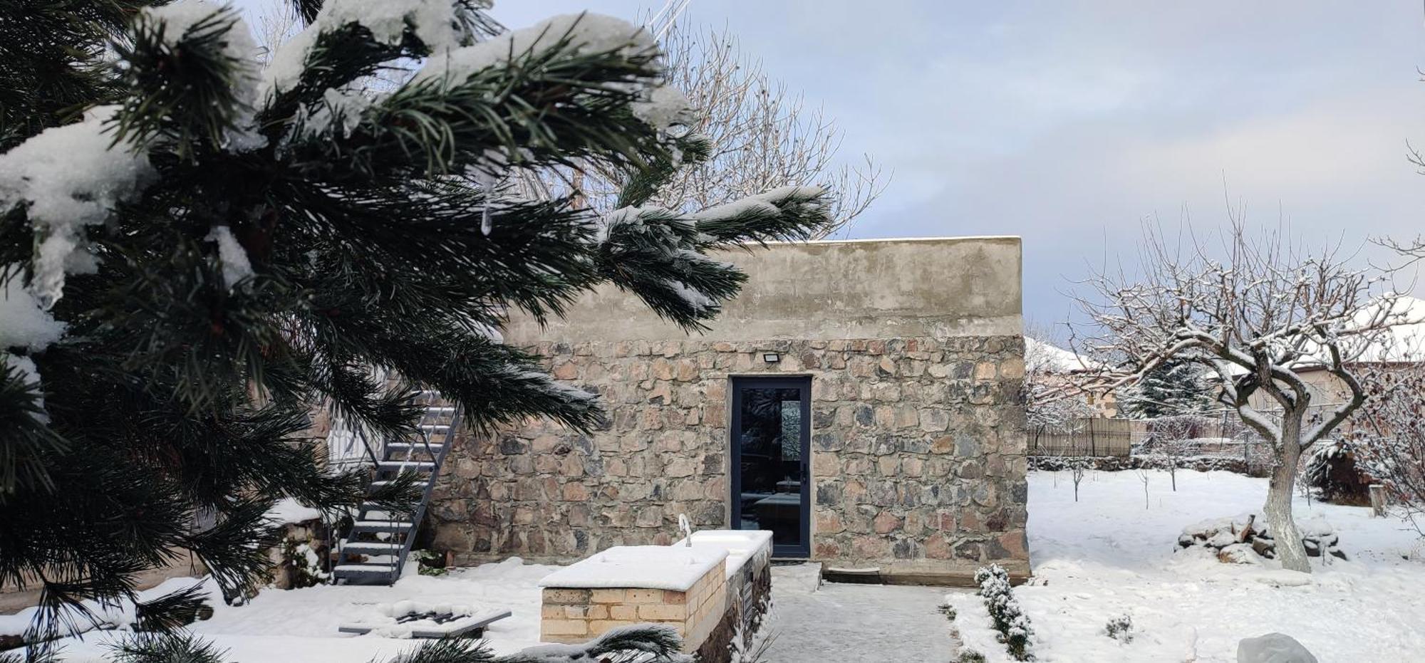 Zove Rural Cottage With Garden Views K'arashamb Exterior photo